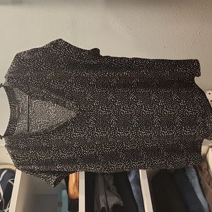 B/W short sleeve blouse